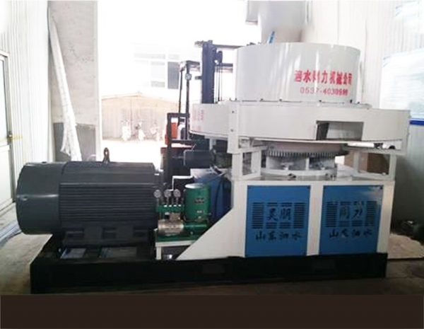 小麥稭(jie)稈壓塊機